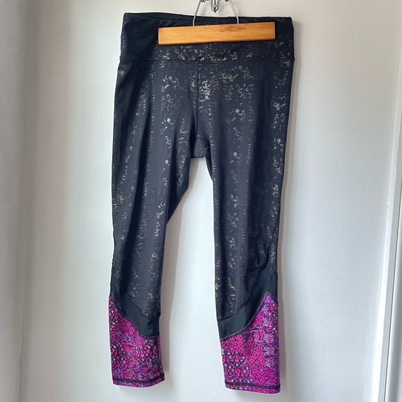 Shiny gold and purple capri leggings - Picture 1 of 4